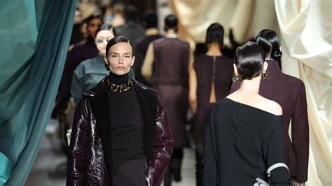 fendi foto antiche|Fendi: radici, Roma, anni 80. La moda in tempi cupi riparte dagli .